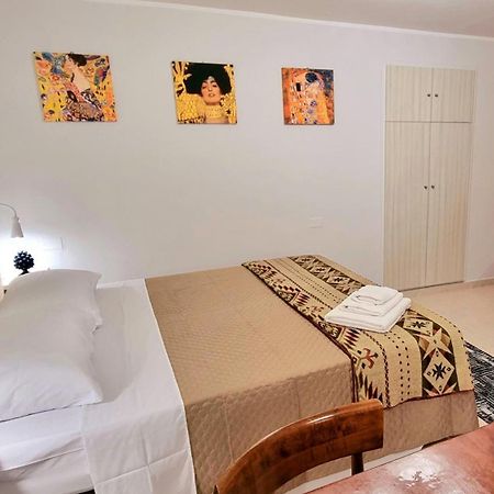 Porta Terra Apartment เชฟาลู ภายนอก รูปภาพ